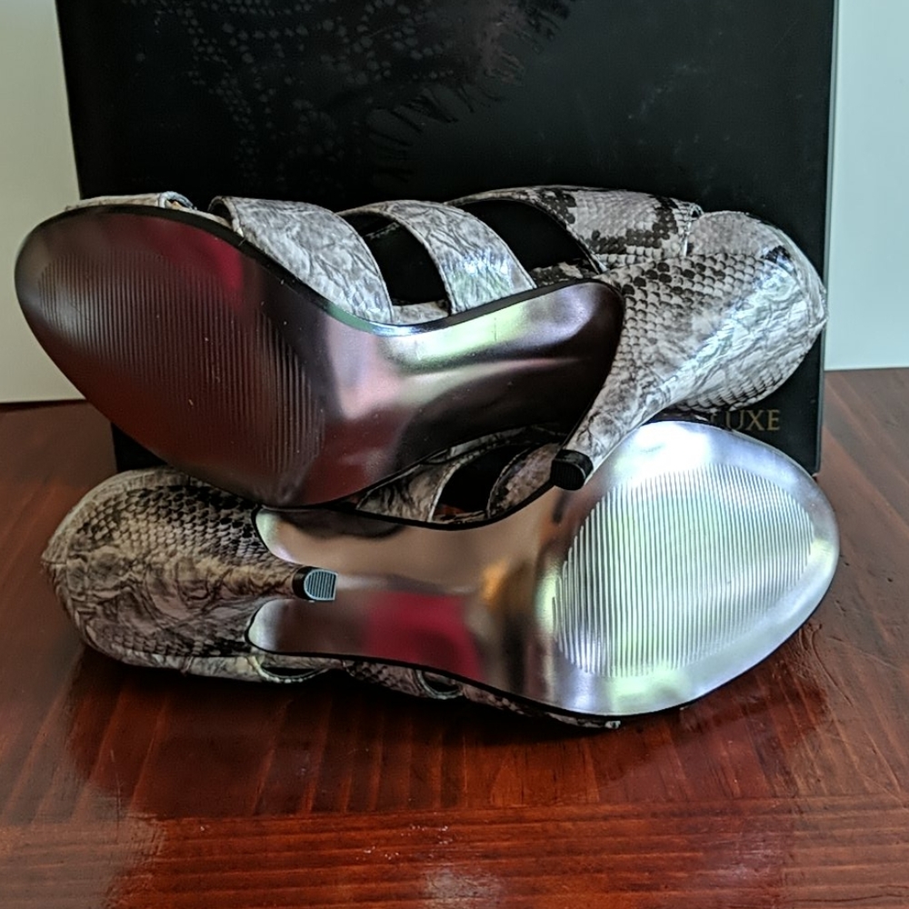 Heels - Picture 6 of 10